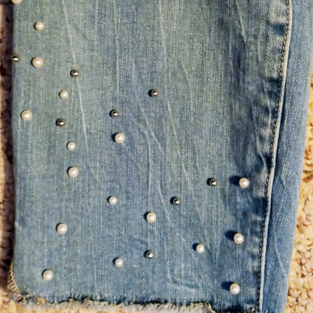 SOLD!!! - Maurices Blue Denim Capris w/Pearl & Silver Accents Women's Frayed Hem - Picture 13 of 16